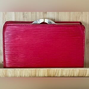 GUC LV red Epi wallet! 🔥!